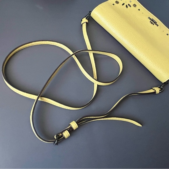 Coach Yellow Leather Hayden Foldover Crossbody
Clutch bag Prairie Rivets 30428 - Picture 5 of 12